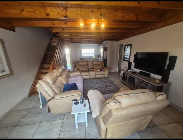 4 BEDROOM CLUSTER FOR SALE IN GLEN MARAIS